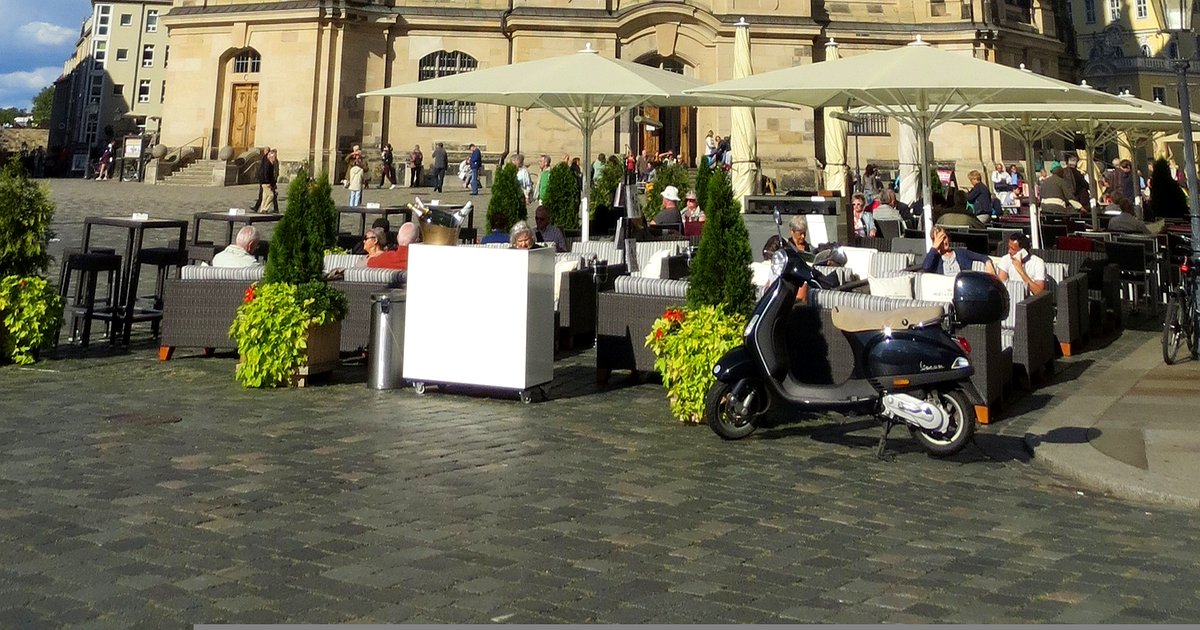 Terrasse mit Blick zur Frauenkirche in Dresden