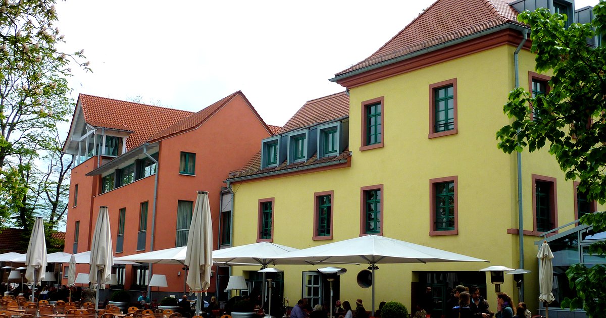 Historische Gerbermühle am Mainufer in Frankfurt-Oberrad
