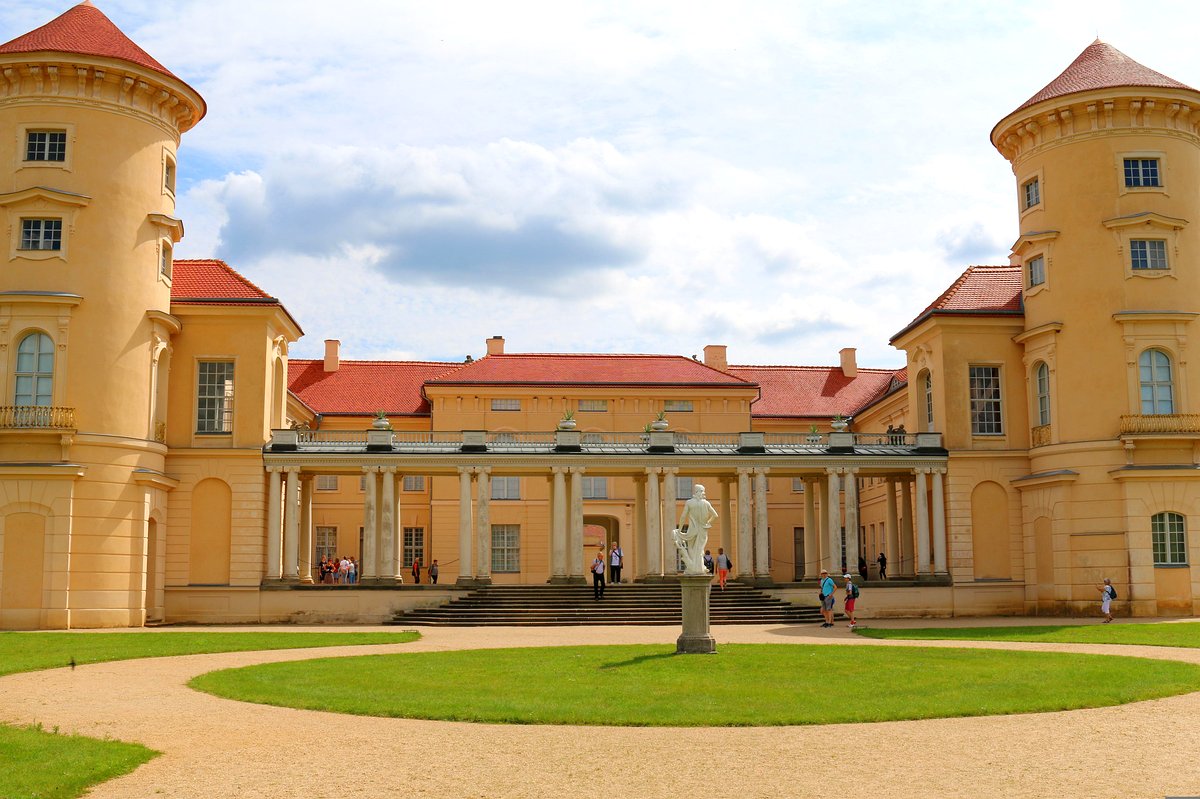 Rheinsberg Schloss bei Berlin — Tagesausflug mit dem Deutschlandticket